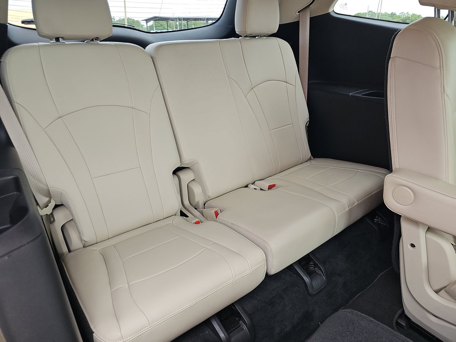 Used 2022 Buick Enclave Essence FWD image 15
