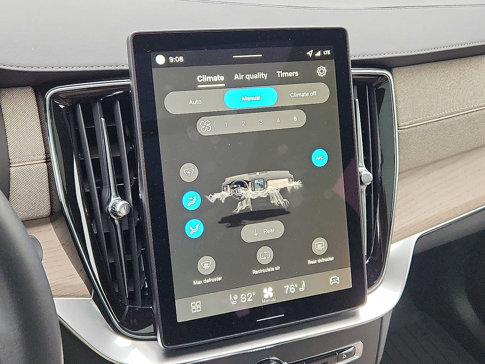 Used 2026 Volvo XC90 B6 Ultra w/ Lounge Package image 16