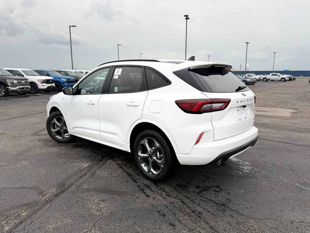 Used 2023 Ford Escape ST-Line AWD/4WD image 3