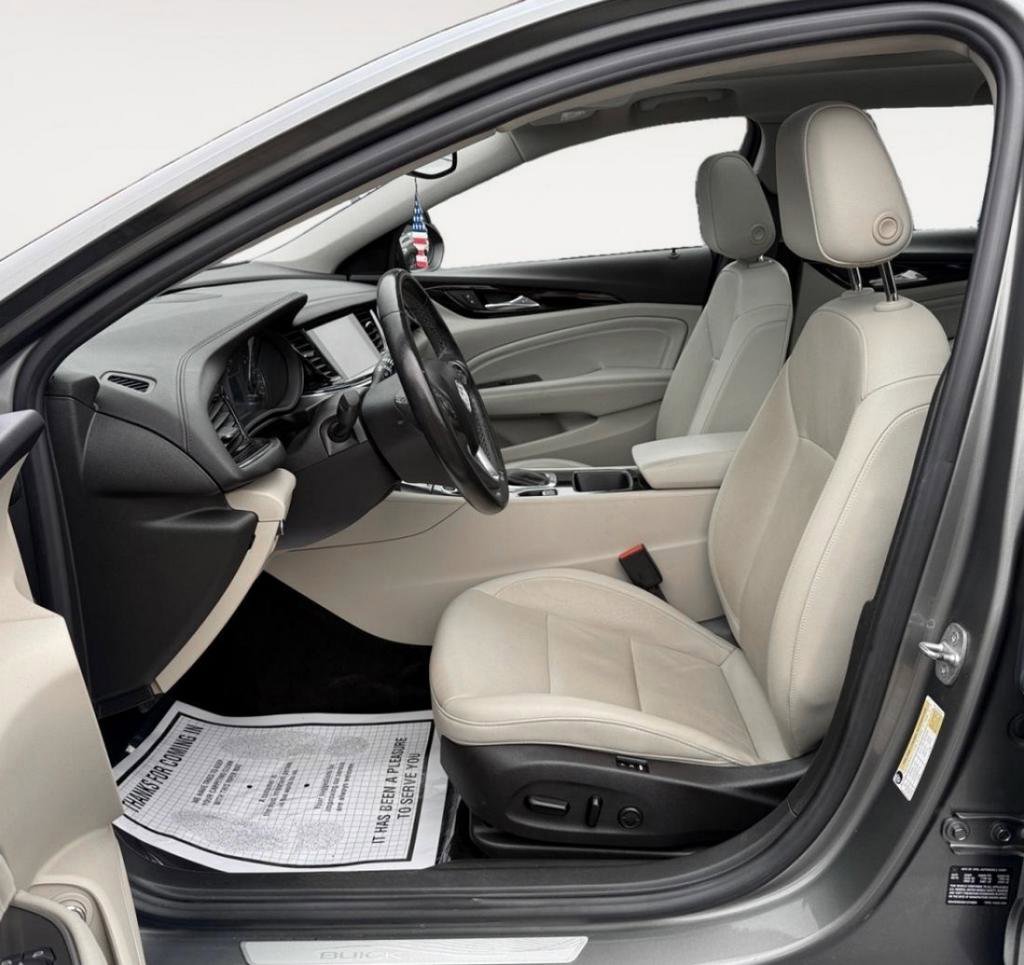 Used 2019 Buick Regal Essence w/ Driver Confidence Package I image 12