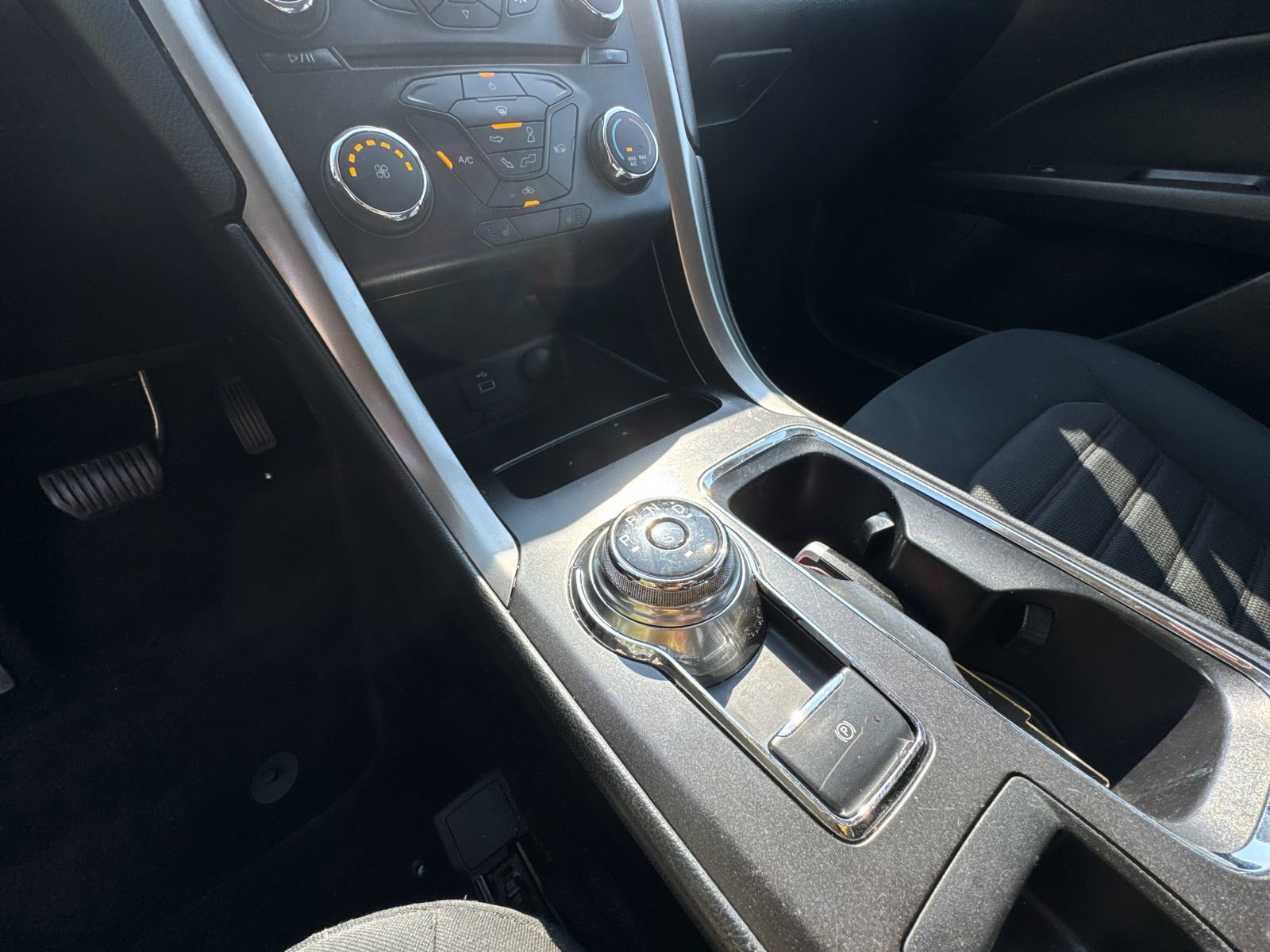 Used 2017 Ford Fusion SE image 29