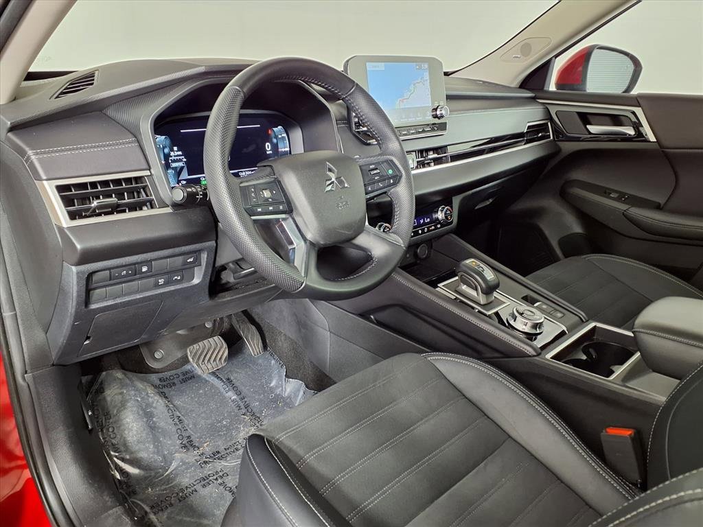 Used 2024 Mitsubishi Outlander SE image 17
