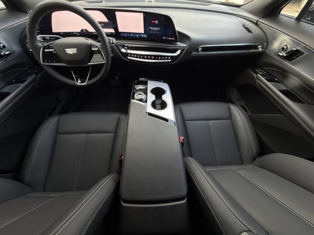 Used 2024 Cadillac Lyriq Tech RWD image 11