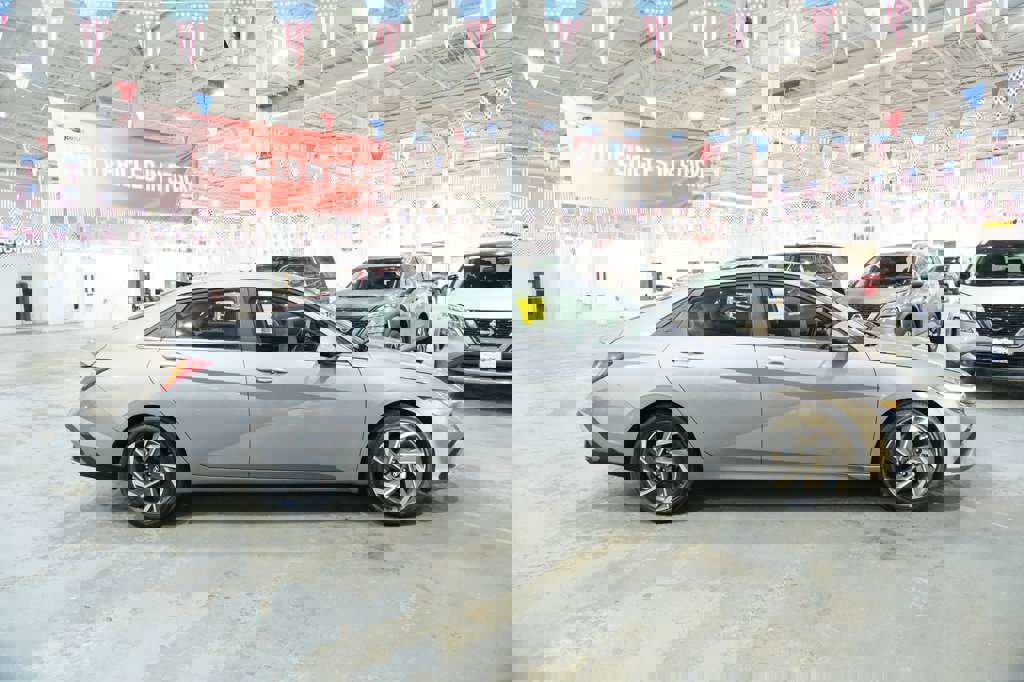 Used 2024 Hyundai Elantra Limited image 13