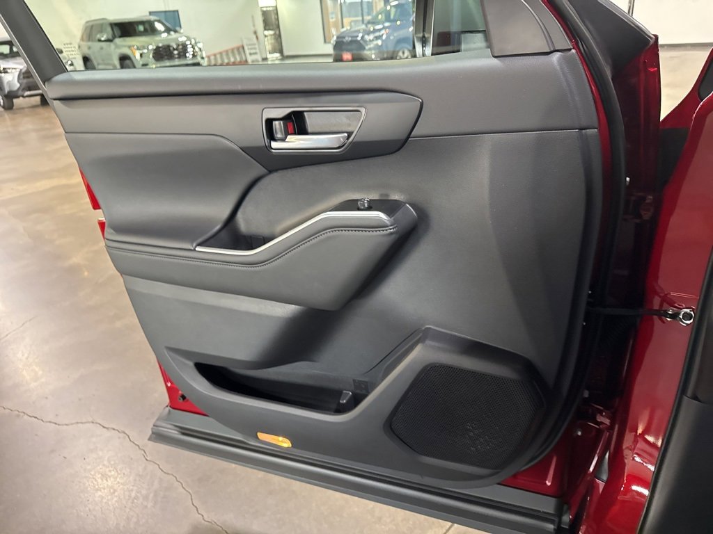 New 2026 Toyota Highlander XSE image 23