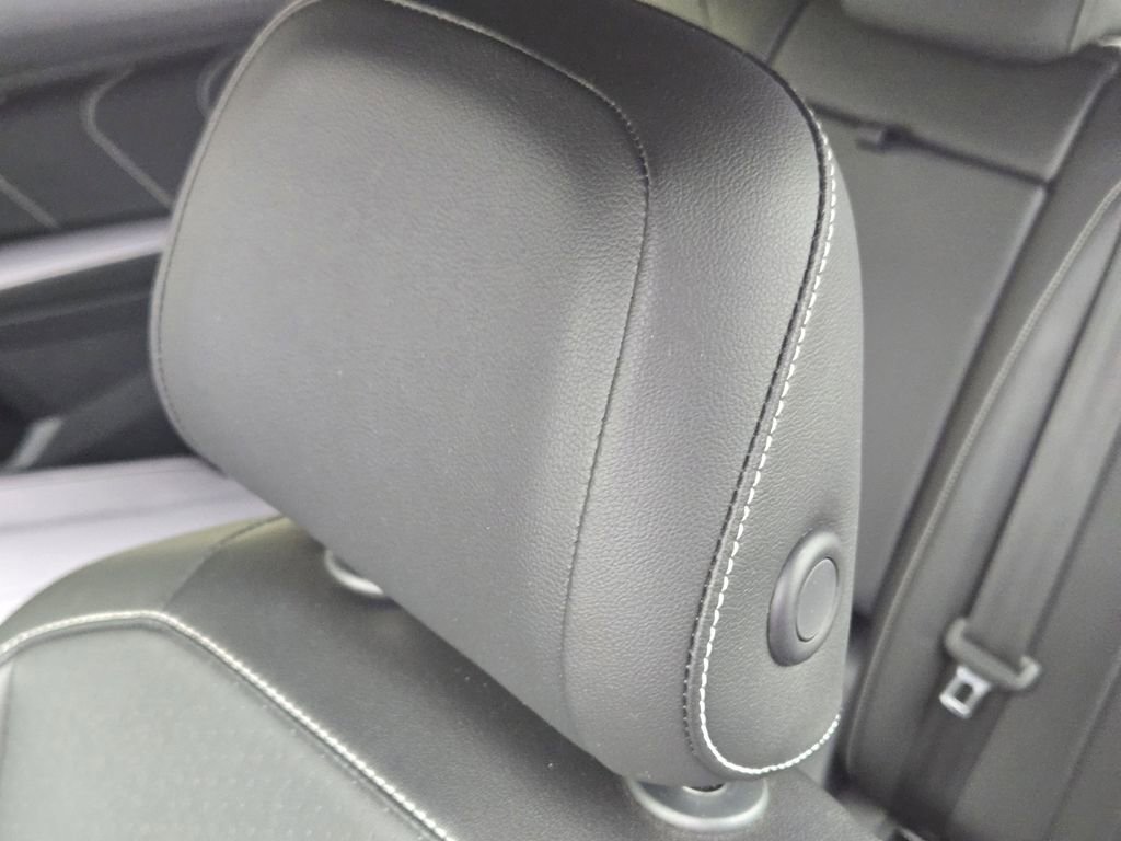 Used 2023 Volkswagen Tiguan SE R-Line image 20