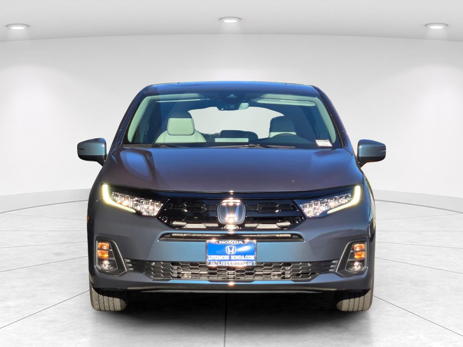 New 2026 Honda Odyssey Touring image 2