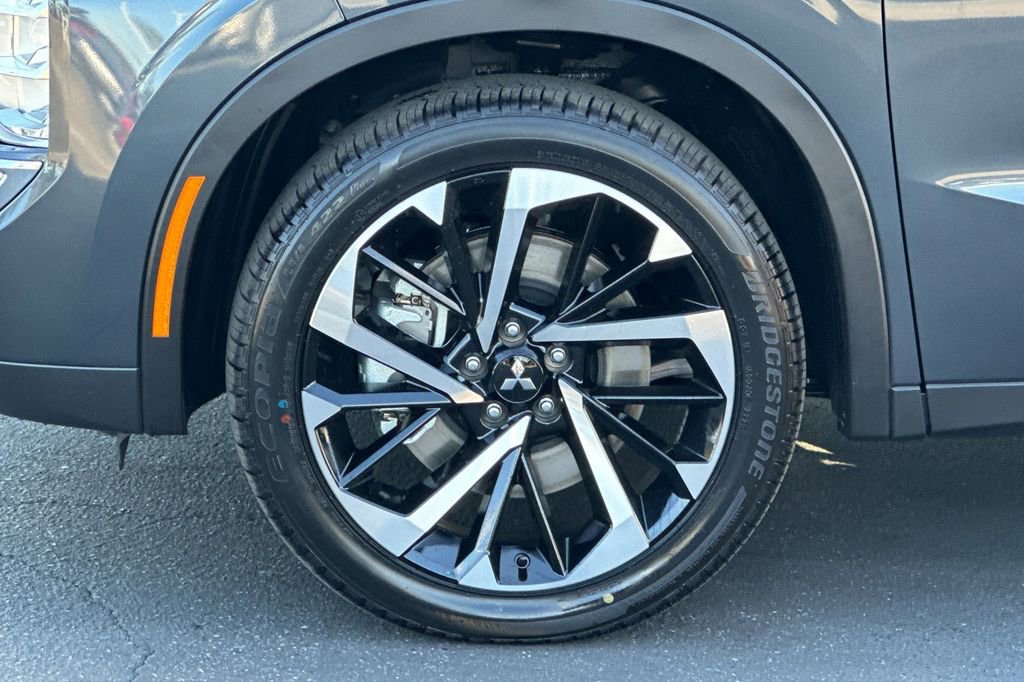 New 2025 Mitsubishi Outlander SE image 25