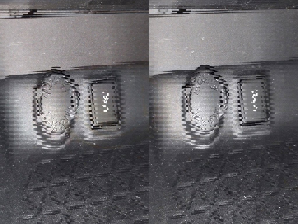 Used 2021 Toyota RAV4 LE image 23