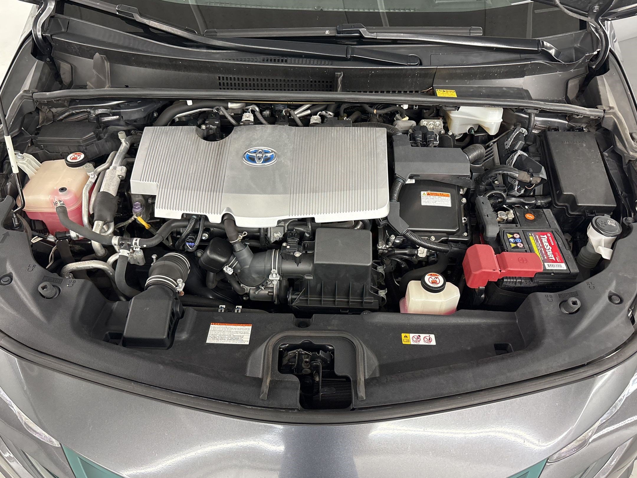 Used 2017 Toyota Prius Prime Advanced w/ Preferred Accessory Package FWD image 32