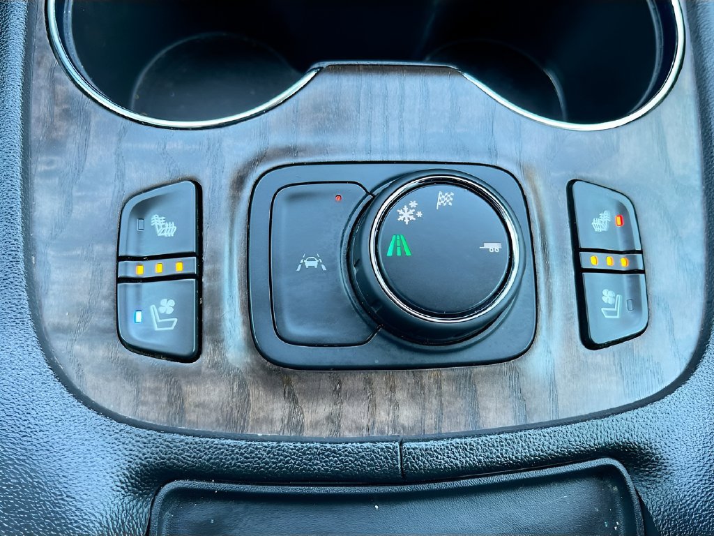 Used 2023 GMC Acadia Denali w/ Denali Ultimate Package FWD image 21