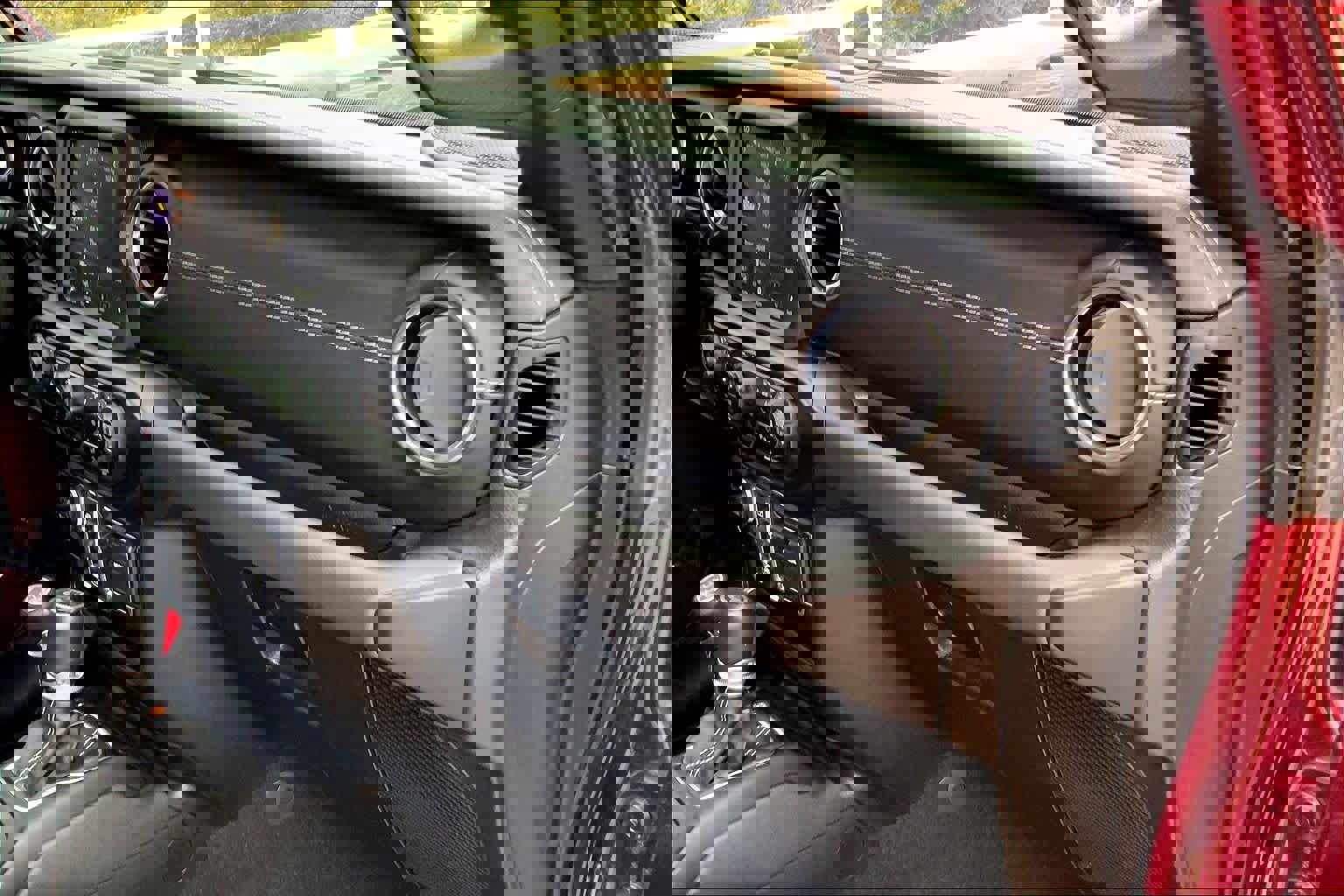 Used 2021 Jeep Wrangler Unlimited Sahara w/ Cold Weather Group image 17