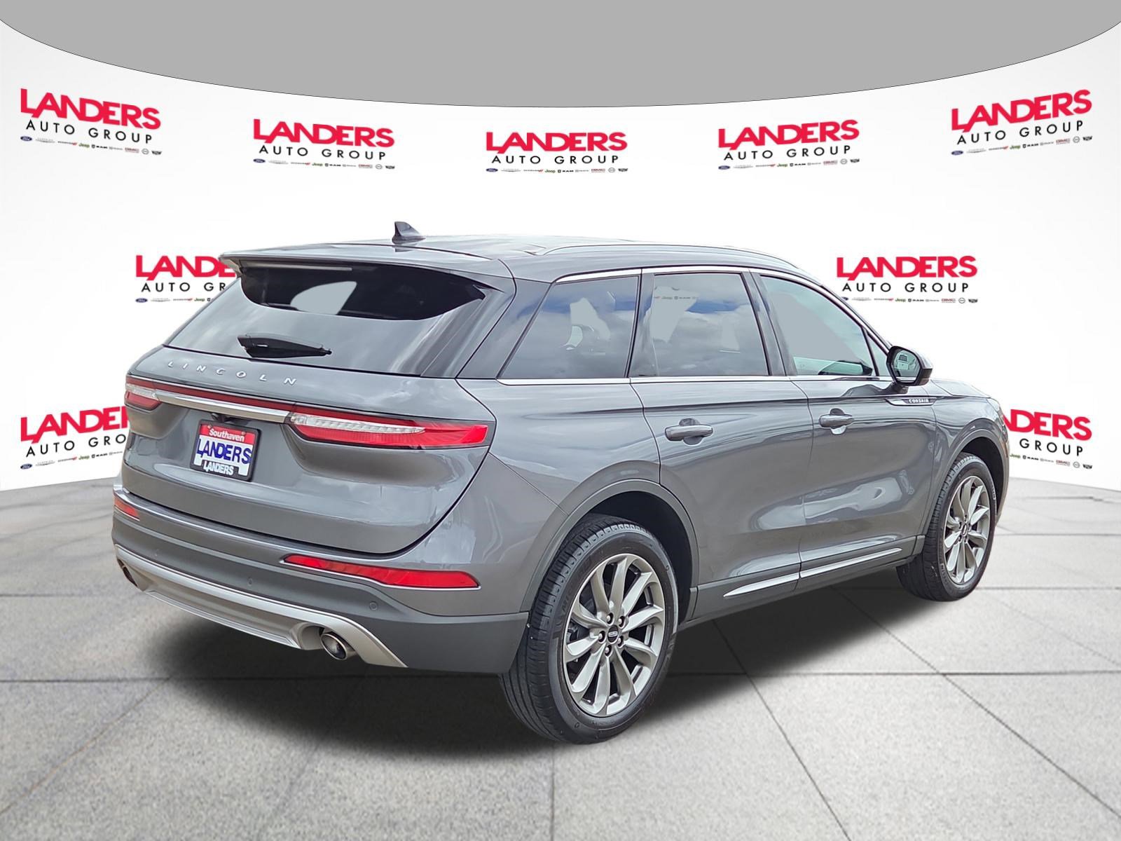 Used 2022 Lincoln Corsair AWD w/ Premium Package image 3