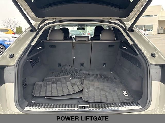 Used 2021 Audi Q8 Prestige w/ Prestige Package image 12