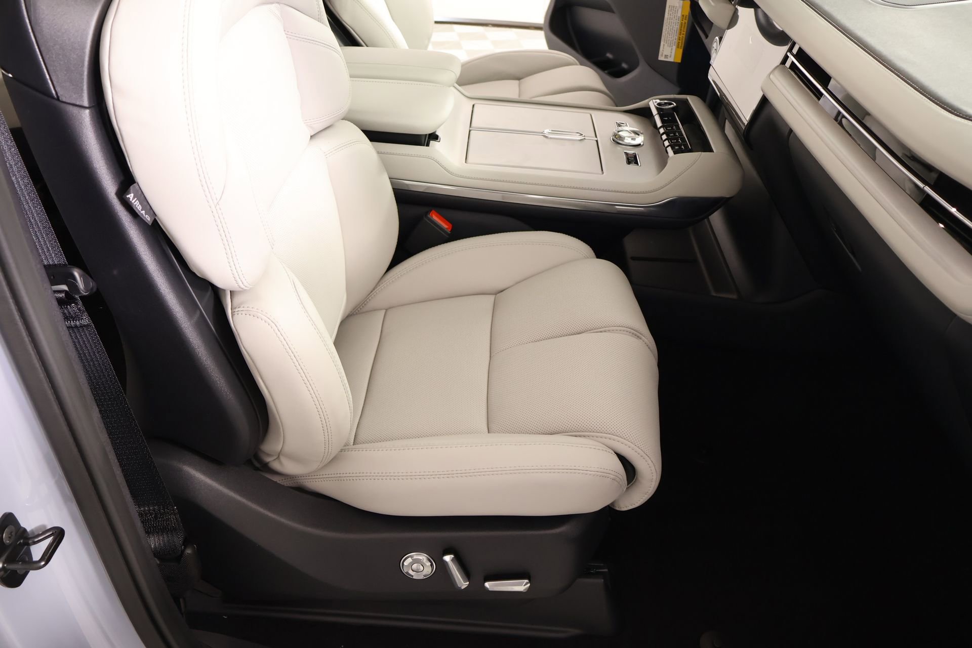 New 2026 Lincoln Navigator Premiere image 14