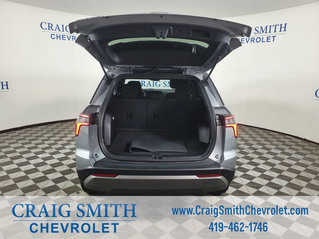 Used 2025 Chevrolet Equinox LT FWD image 12