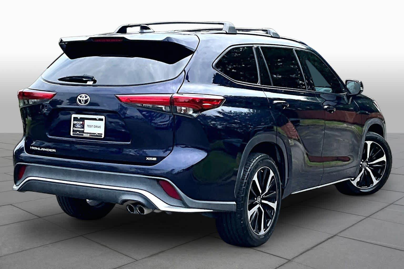 Used 2022 Toyota Highlander XSE FWD image 25