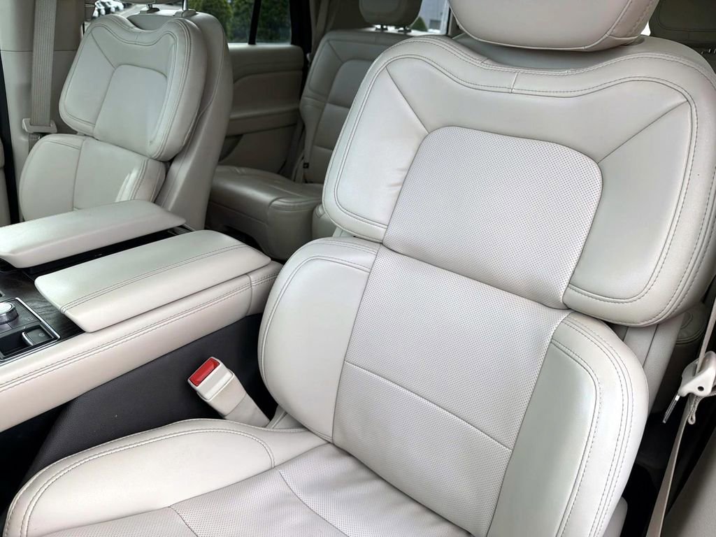 Used 2021 Lincoln Navigator 2WD image 20