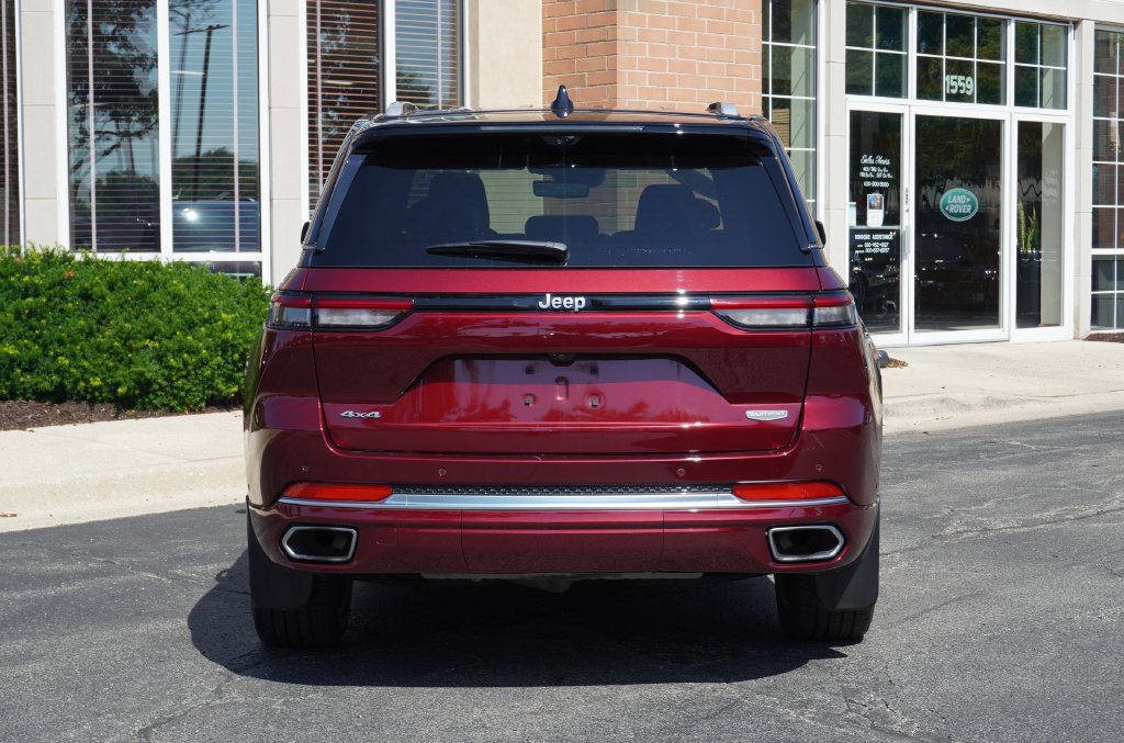 Used 2024 Jeep Grand Cherokee Summit AWD/4WD image 4