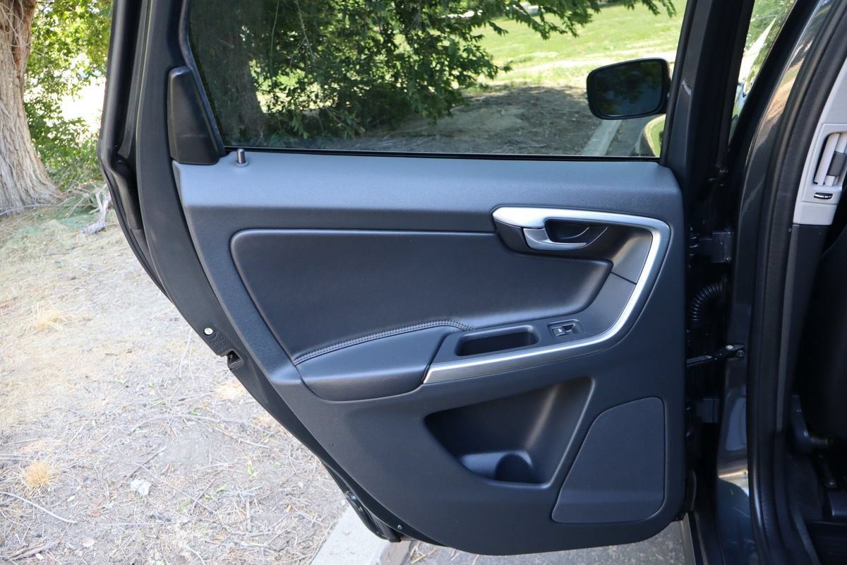 Used 2015 Volvo XC60 T5 AWD/4WD image 24