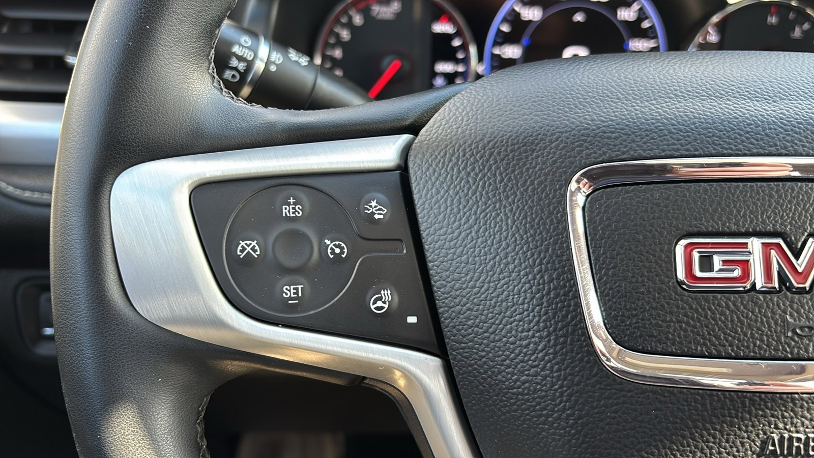 Used 2023 GMC Acadia SLT w/ Technology Package image 21