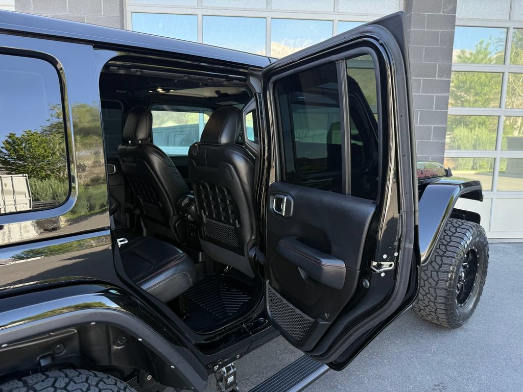 Used 2022 Jeep Wrangler Unlimited Rubicon w/ LED Lighting Group AWD/4WD image 37