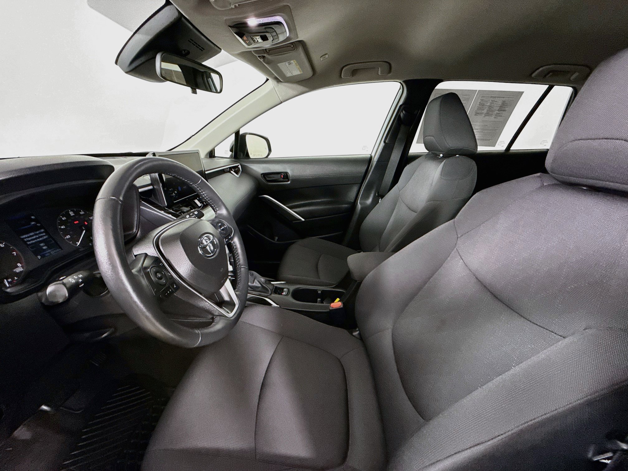 Used 2025 Toyota Corolla Cross LE AWD/4WD image 21