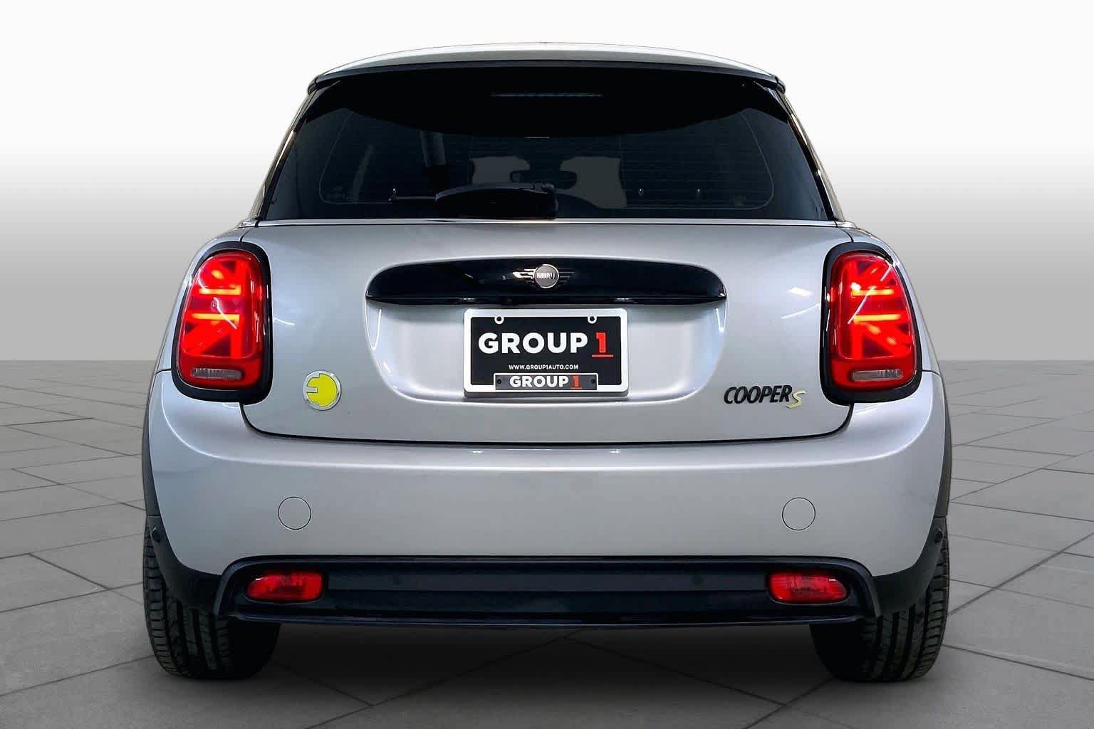 Used 2024 MINI Cooper SE w/ Signature Upholstery Package FWD image 4