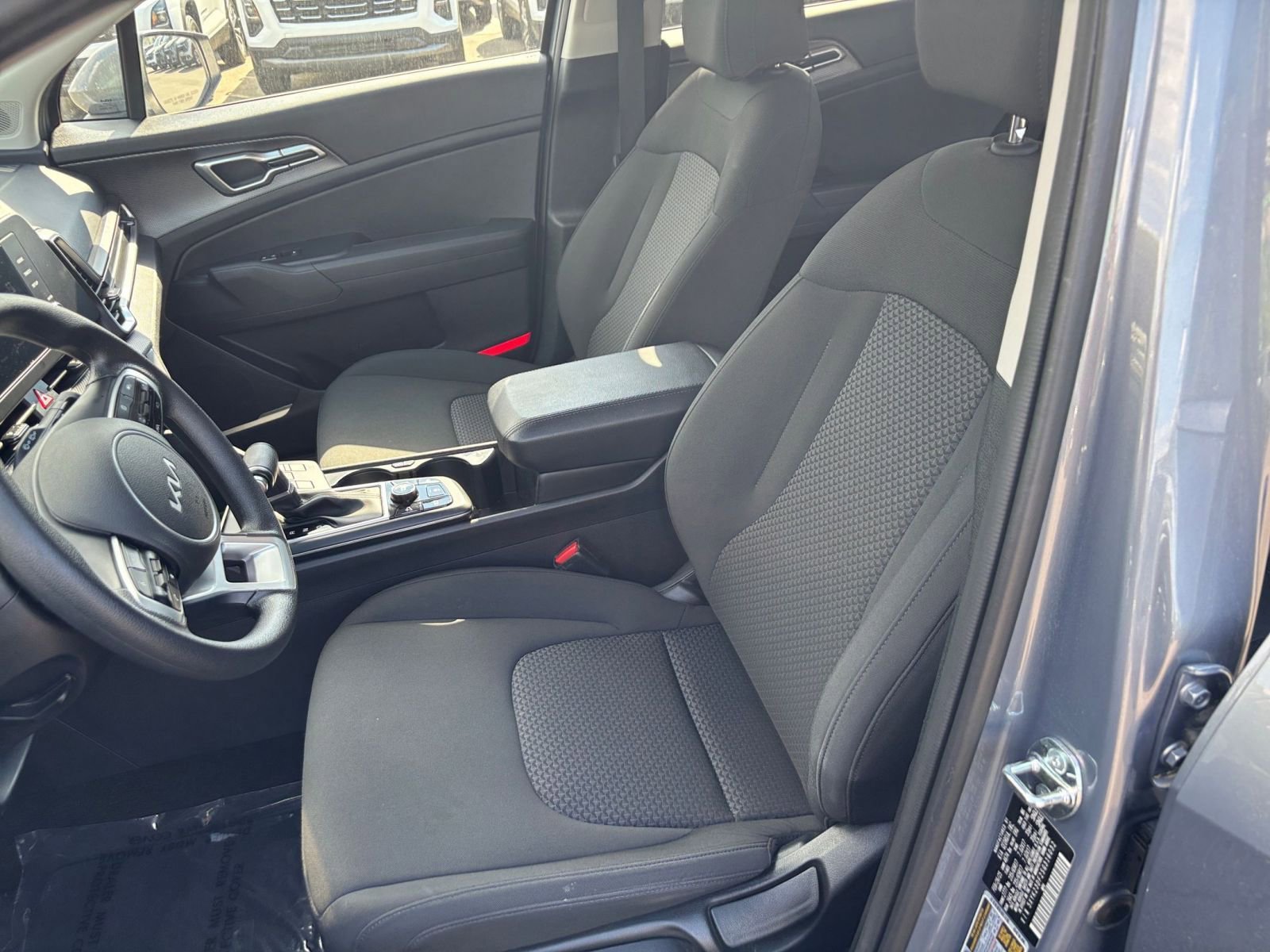 Used 2025 Kia Sportage LX image 35