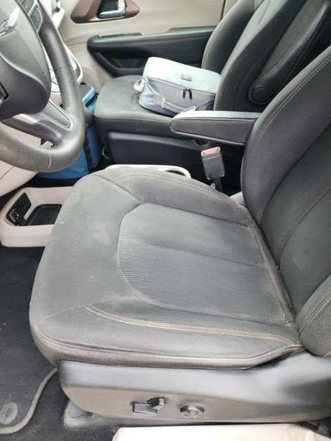 Used 2018 Chrysler Pacifica LX image 20
