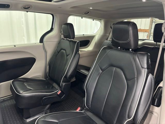 Used 2022 Chrysler Pacifica Limited image 21