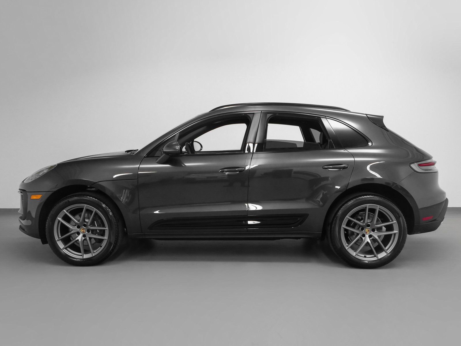 Certified 2025 Porsche Macan AWD/4WD image 2