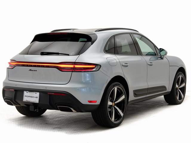 Certified 2025 Porsche Macan AWD/4WD image 32