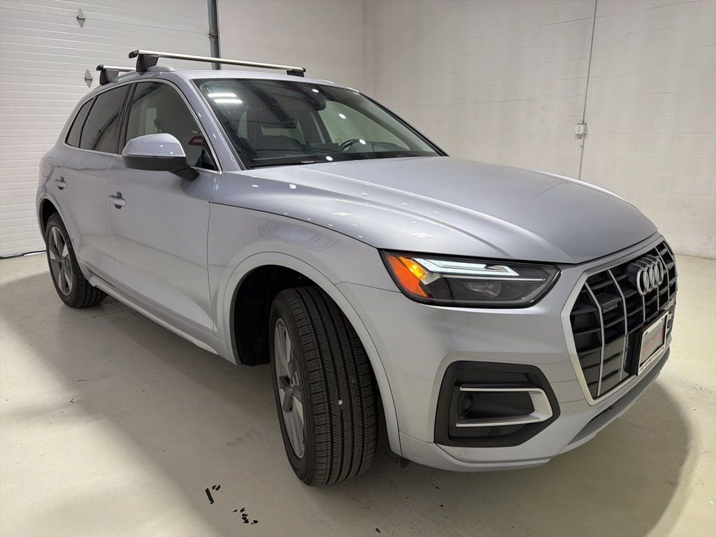 Used 2023 Audi Q5 2.0T Premium w/ Convenience Package image 3