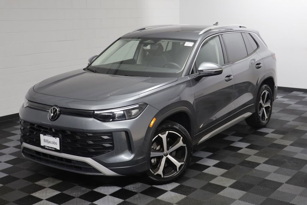 Used 2025 Volkswagen Tiguan SE w/ Panoramic Sunroof Package AWD/4WD image 2