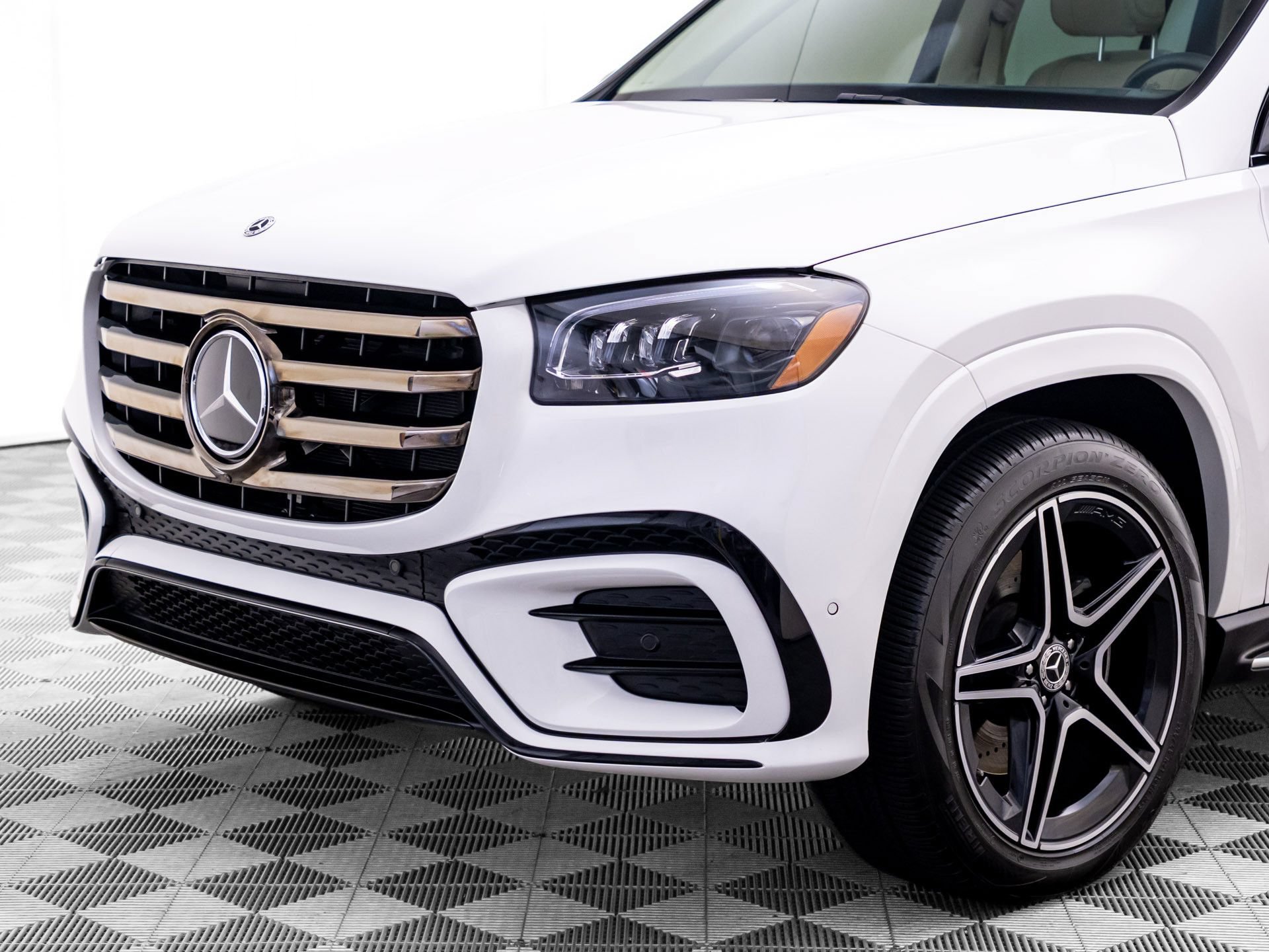 Used 2024 Mercedes-Benz GLS 450 4MATIC image 36