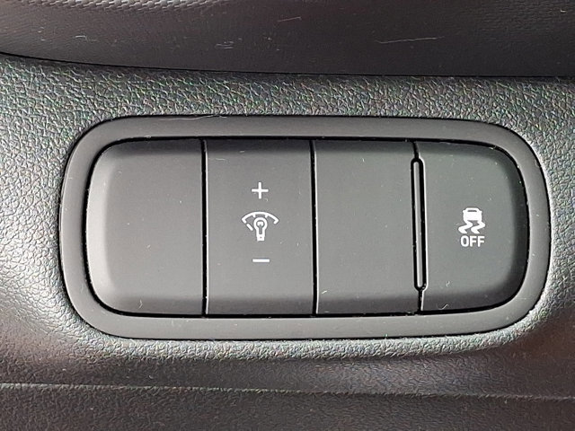 Certified 2023 Hyundai Venue Limited w/ Cargo Package image 26