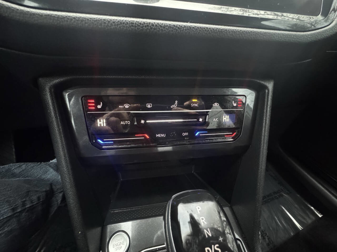 Used 2024 Volkswagen Tiguan SE image 29