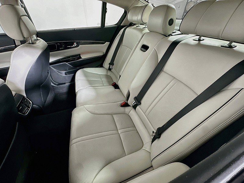 Used 2015 Kia K900 Luxury w/ VIP Package (Discontinued) RWD image 23