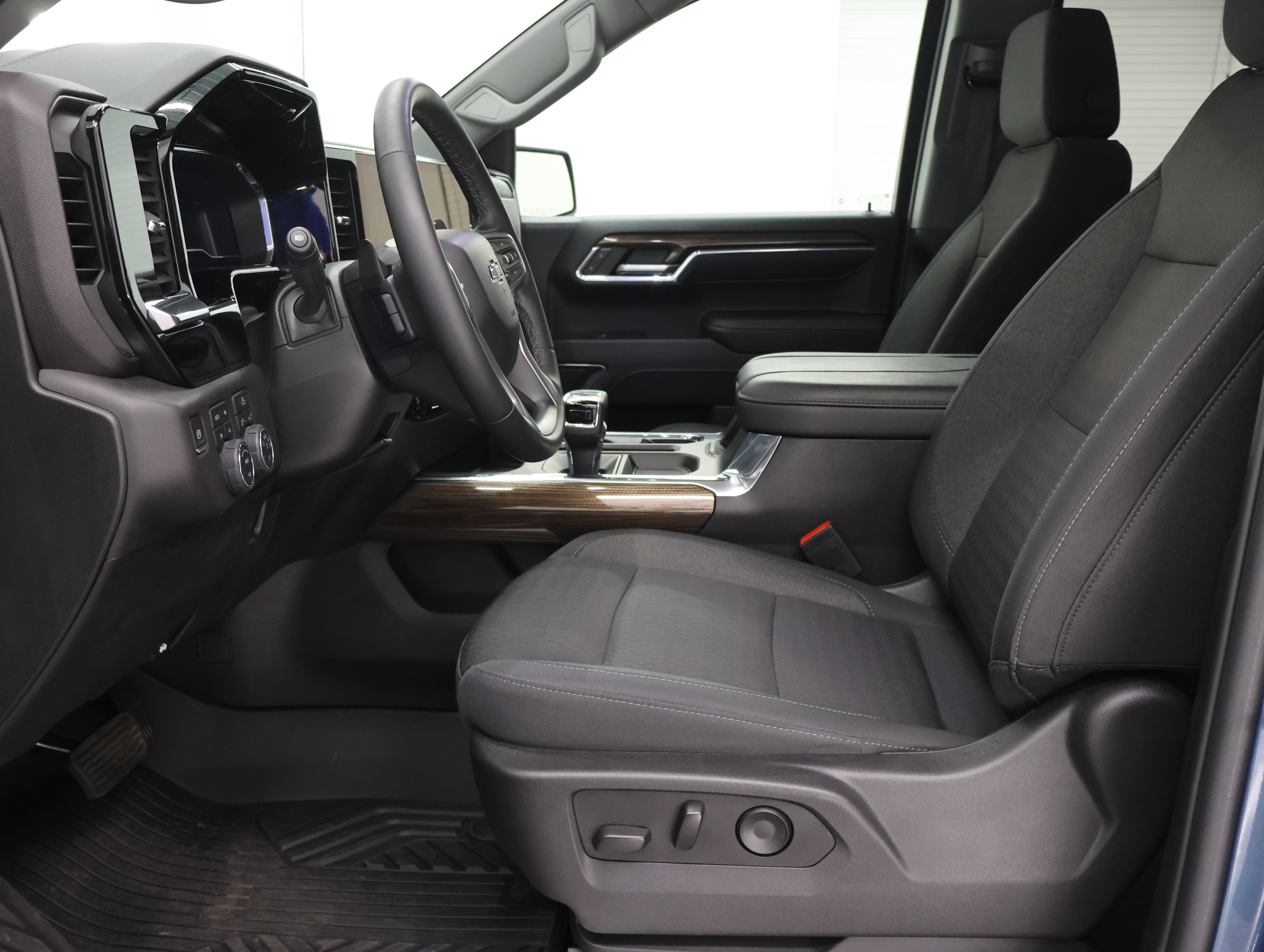 Used 2024 Chevrolet Silverado 1500 RST AWD/4WD image 8