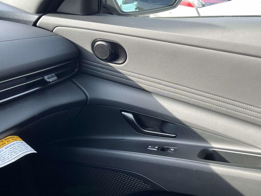 Certified 2025 Hyundai Elantra Sport image 41