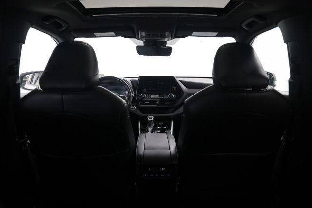 Used 2024 Toyota Highlander XSE FWD image 39