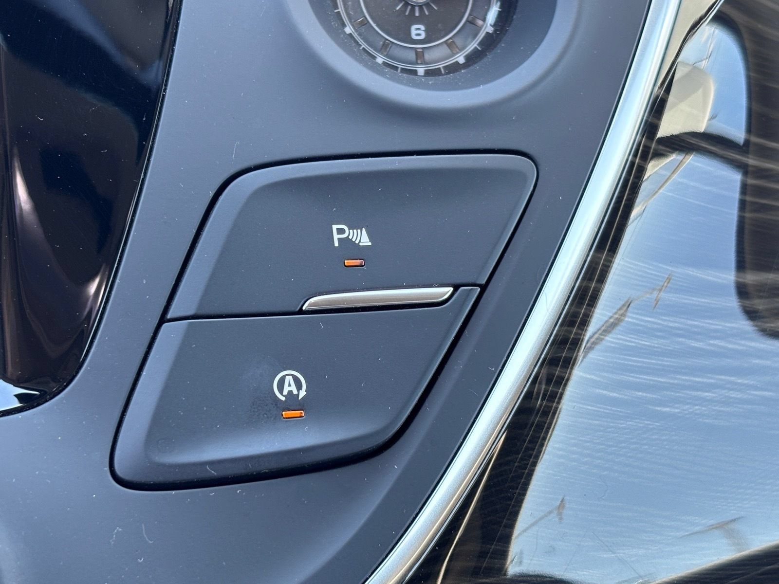 Used 2019 Buick Envision Essence FWD image 28