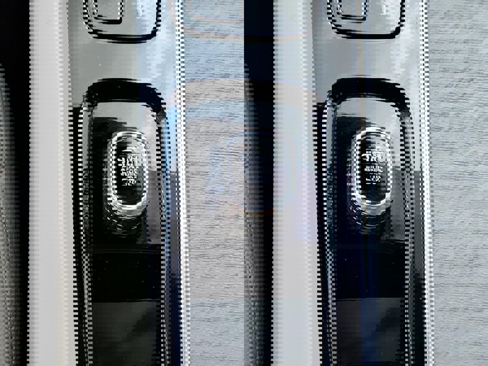 Used 2023 Volvo XC60 B5 Plus image 26