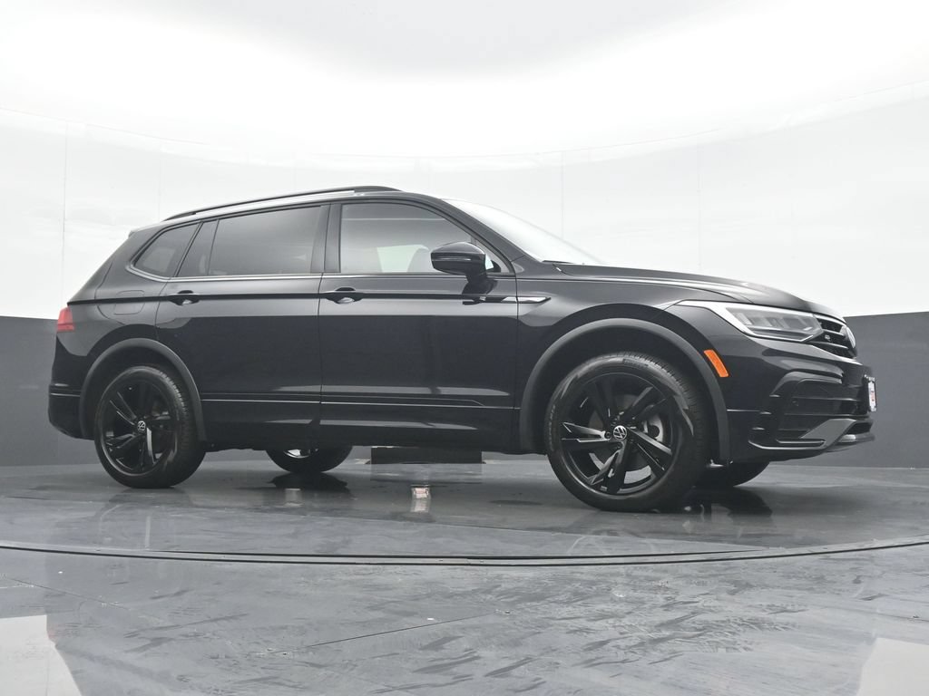 Used 2024 Volkswagen Tiguan SE R-Line AWD/4WD image 32