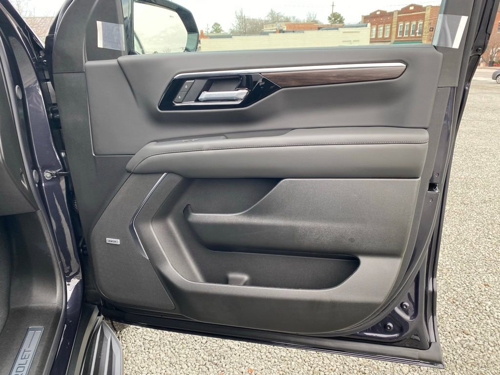 New 2026 Chevrolet Suburban LT w/ Comfort Package image 23