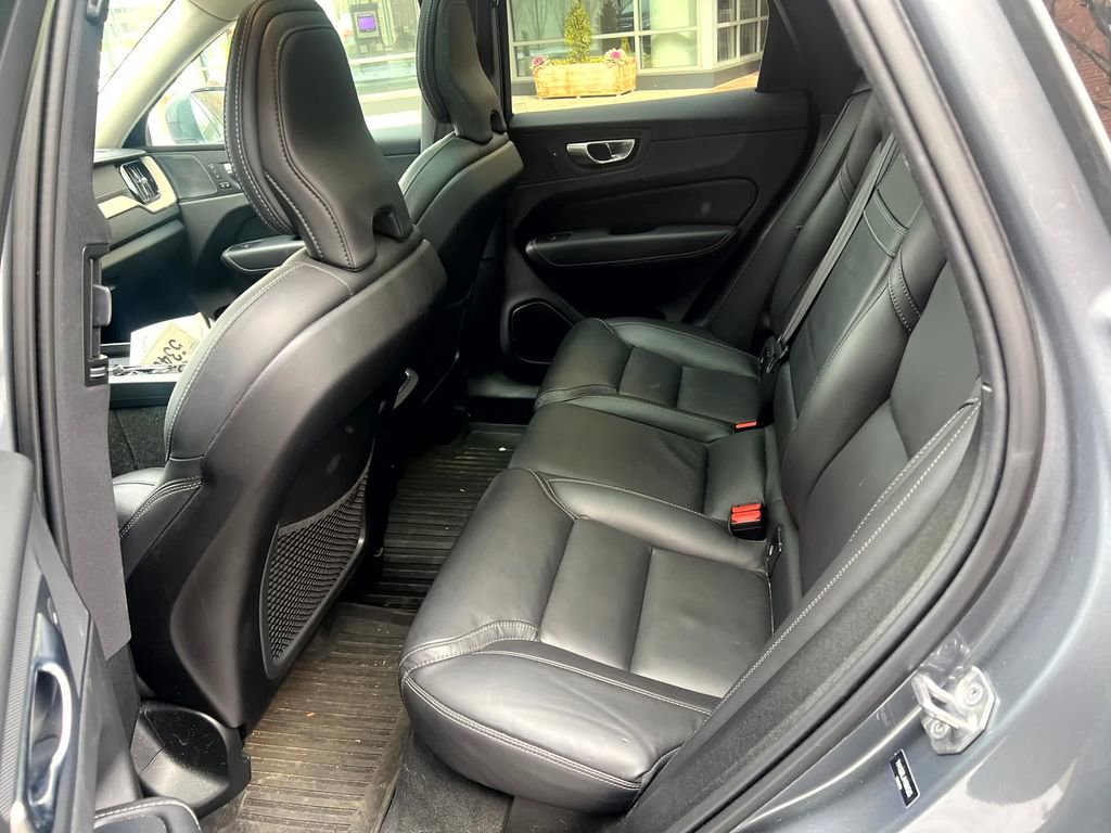Used 2021 Volvo XC60 T5 Inscription w/ Advanced Package image 9