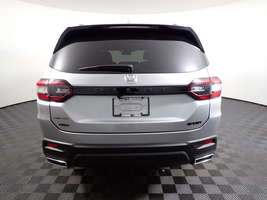 Used 2025 Honda Pilot Sport image 14
