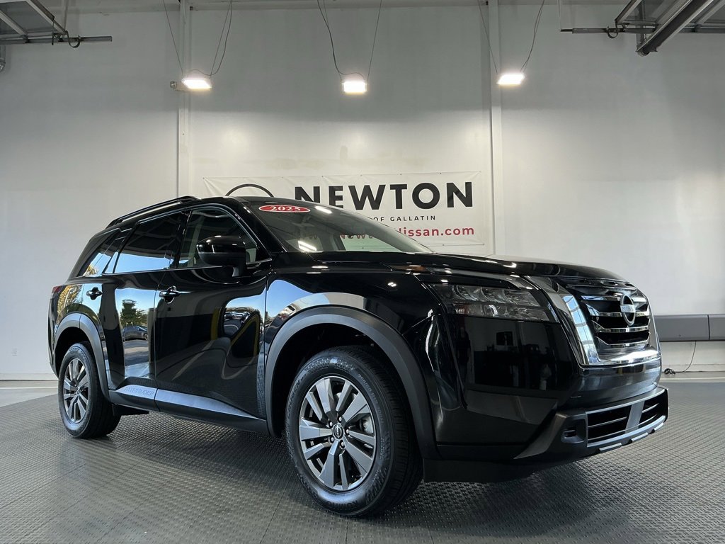 Used 2025 Nissan Pathfinder SV image 40