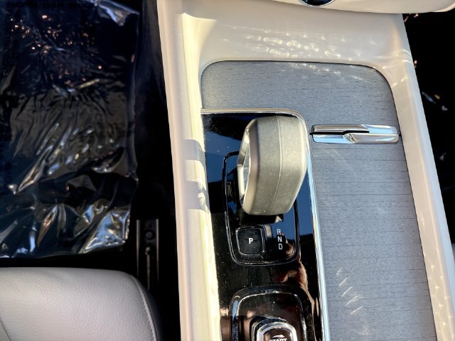 Certified 2024 Volvo XC60 T8 Plus AWD/4WD image 26